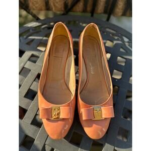 Salvatore Ferragamo Varina Ballet Flats Women’s 9 Peach Patent Bow Logo Italy